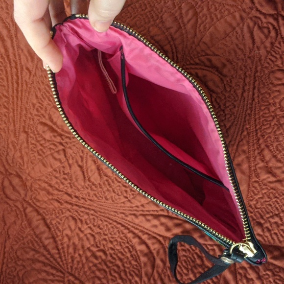 Tommy Bahama Tropical Floral Water Resistant Nylon Bag - Picture 3 of 3